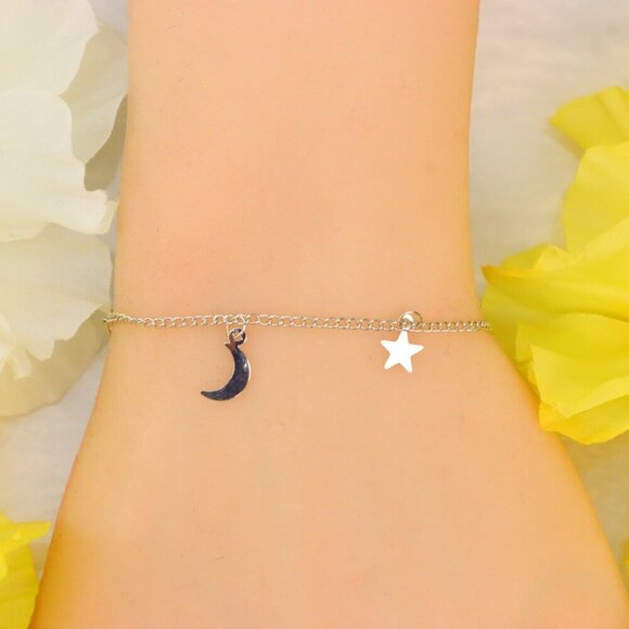 "Minimalist Bracelet, Sleek & Modern Design, Women’s Fashion, YC110239-B - Picture 7 of 10